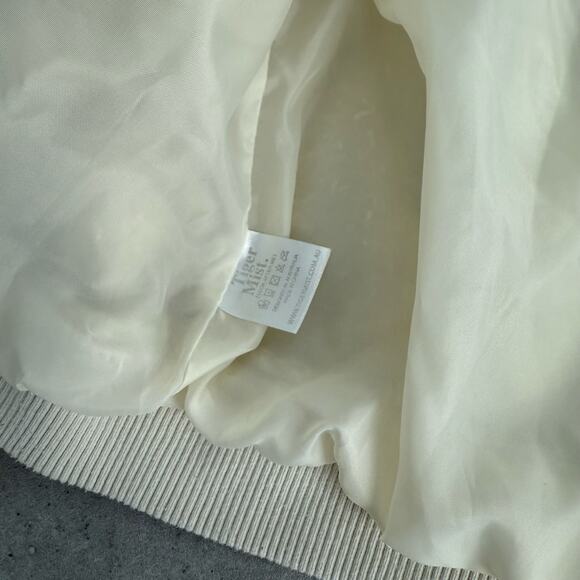 Tiger Mist Teddy Sherpa bomber jacket in cream size small - Picture 5 of 8